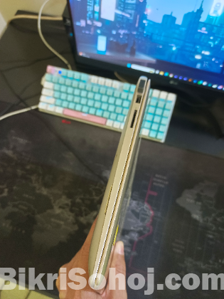 Asus Zenbook Core i5 6th Gen 12GB RAM